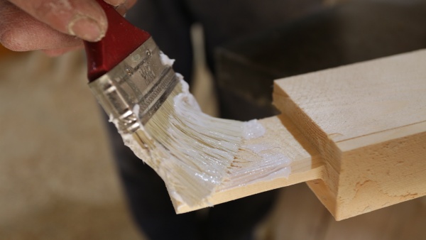 Gluing wood