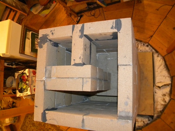 Upper half of upper bell. The firebrick spanning the U-shape blocks heat from a direct path to the chimney, which will exit through the little 6.5x6.5